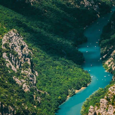 Les meilleures sorties en lac et rivière à faire en semi-rigide en France